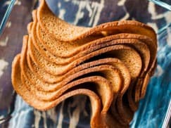 Рыбные снеки: Ресторанные гренки с сыром