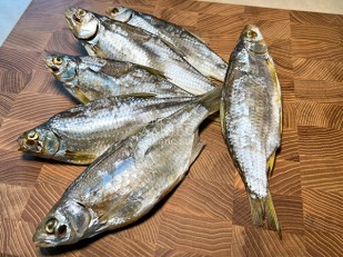 Ведро Ржаные гренки с красной икрой: Тарань вяленая (Азовская)