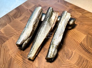 Сухарики со вкусом чеснока: Корюшка вяленая (тушка)