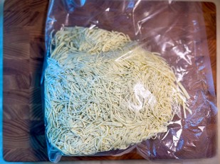 Снеки к пиву: Сырный продукт ФЕРМЕРСКИЙ паутинка  укроп/чеснок