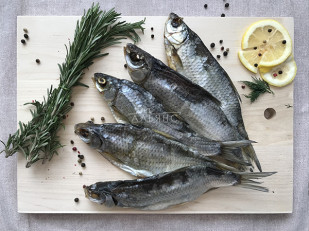 Фрайчизы со вкусом чеснок (100 гр.): Вобла вяленая астраханская крупная